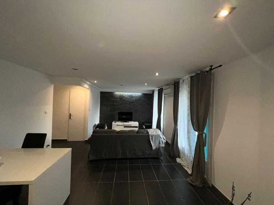 Grand Appartement Climatise Et Fonctionnel Marseille Exterior photo