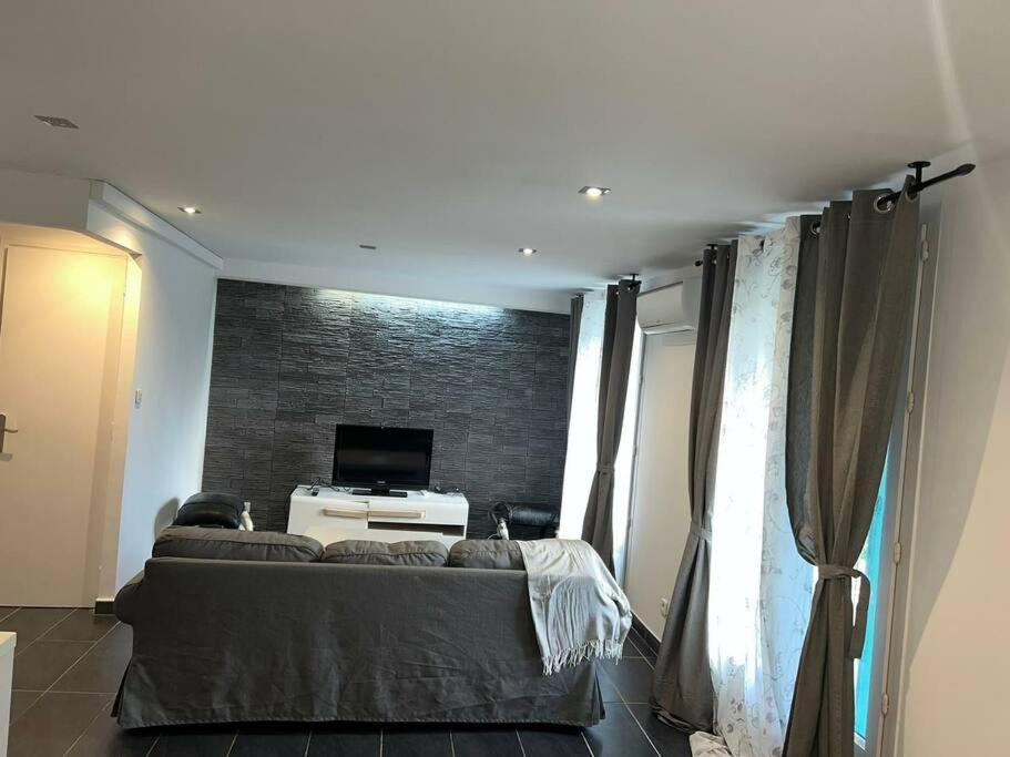 Grand Appartement Climatise Et Fonctionnel Marseille Exterior photo